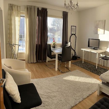 Appartamento Yksio Kilometri Jokirannasta Forilta Turku Esterno foto